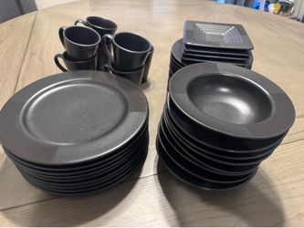 42-Piece Nautica Matte Black Dinnerware Set – Modern Dish Set
