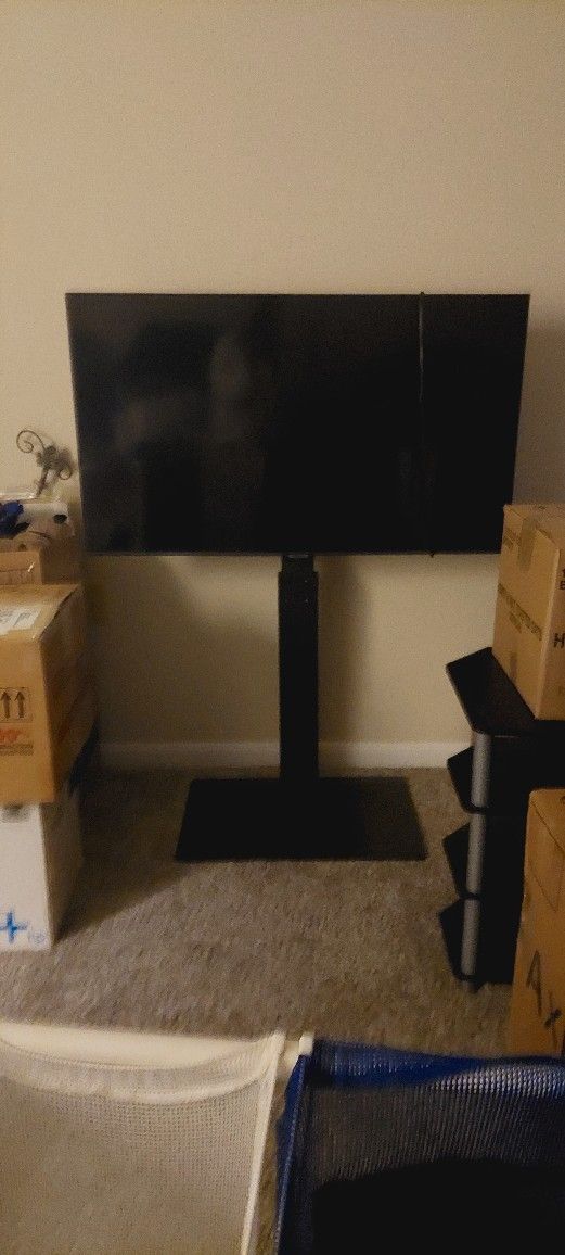40 Inch Smart Tv /Swivel Stand