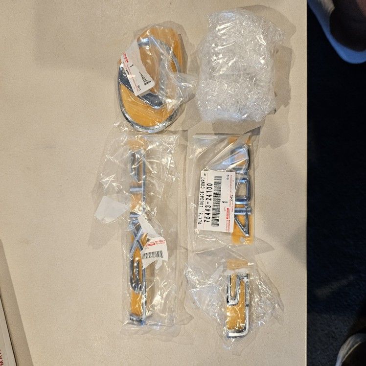 1998 ,1999, 2000 Lexus Ls400 Full OEM Emblem kit