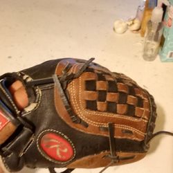Rawlings Baseball Glove