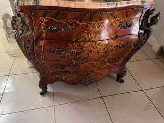 El egant French Louis XV-Style Marble Top Dresser / Antique-Style Chest