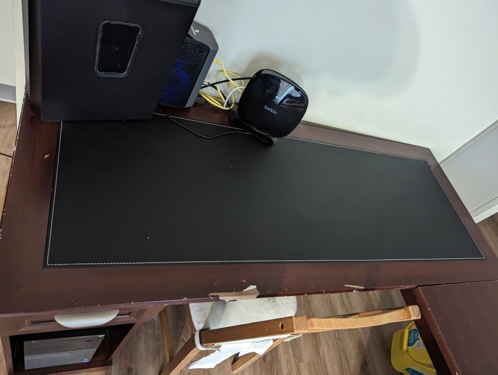 L Shaped Desk(FREE)