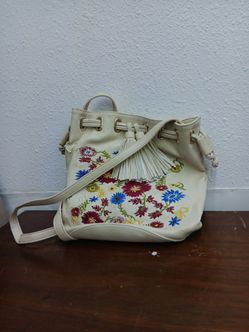 Cream Bucket Bag with Floral Embroidery