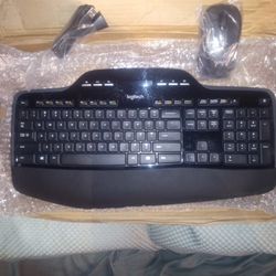 LOGITECH MK735 WIRELESS KEYBOARD AND MOUSE 