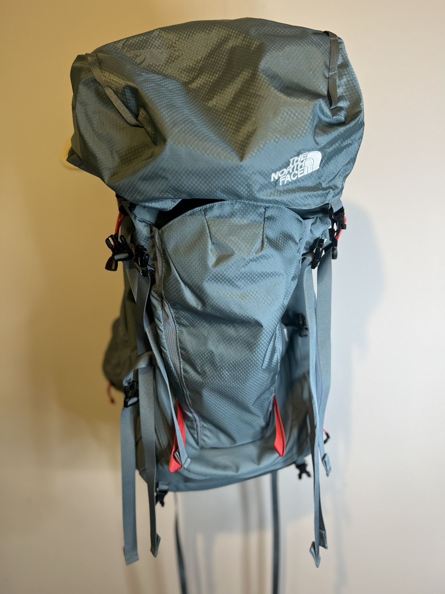 The North Face Women's Terra 55 Backpack (M/L) - NEVER USED