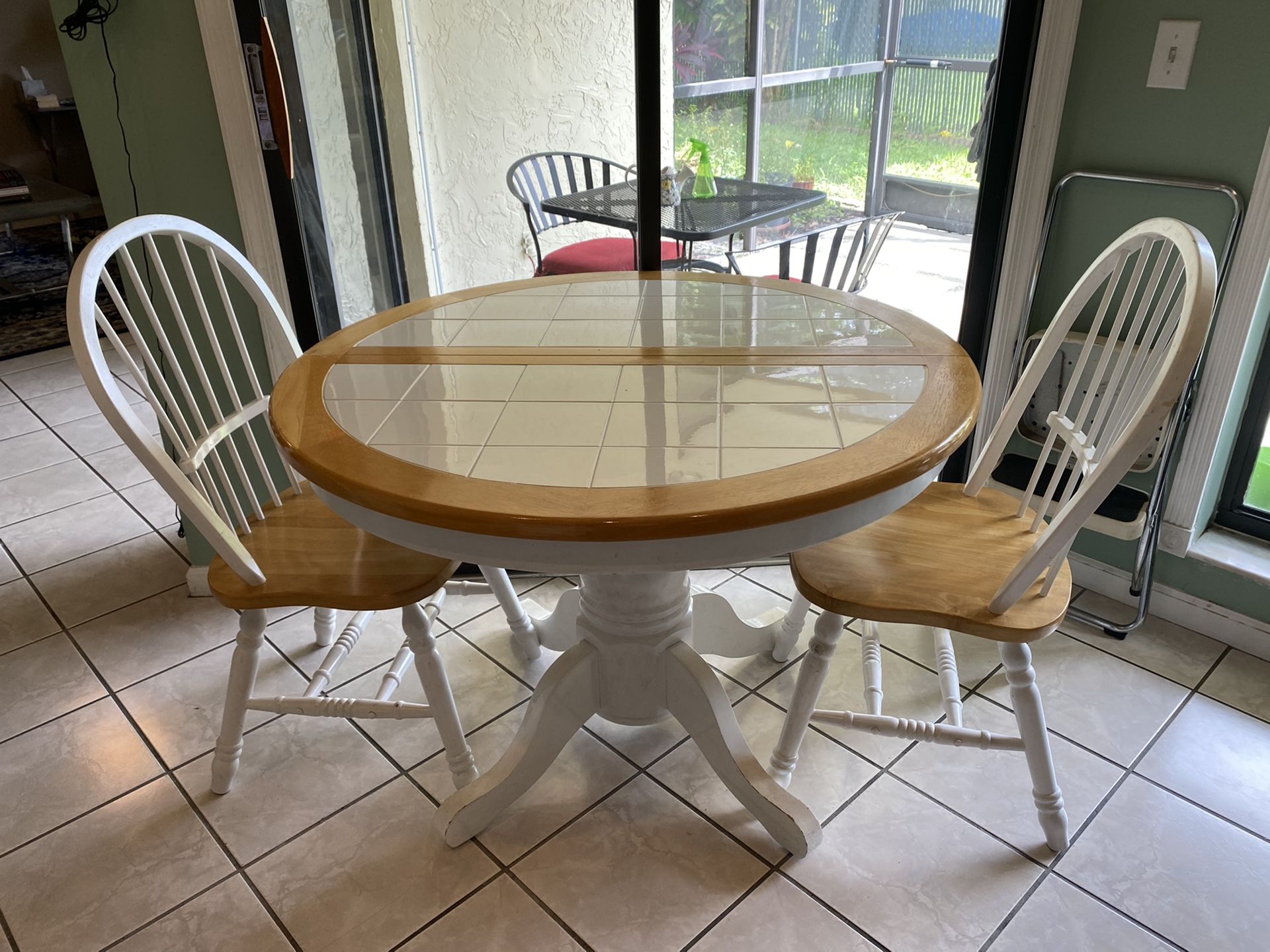 Small expandable kitchen table