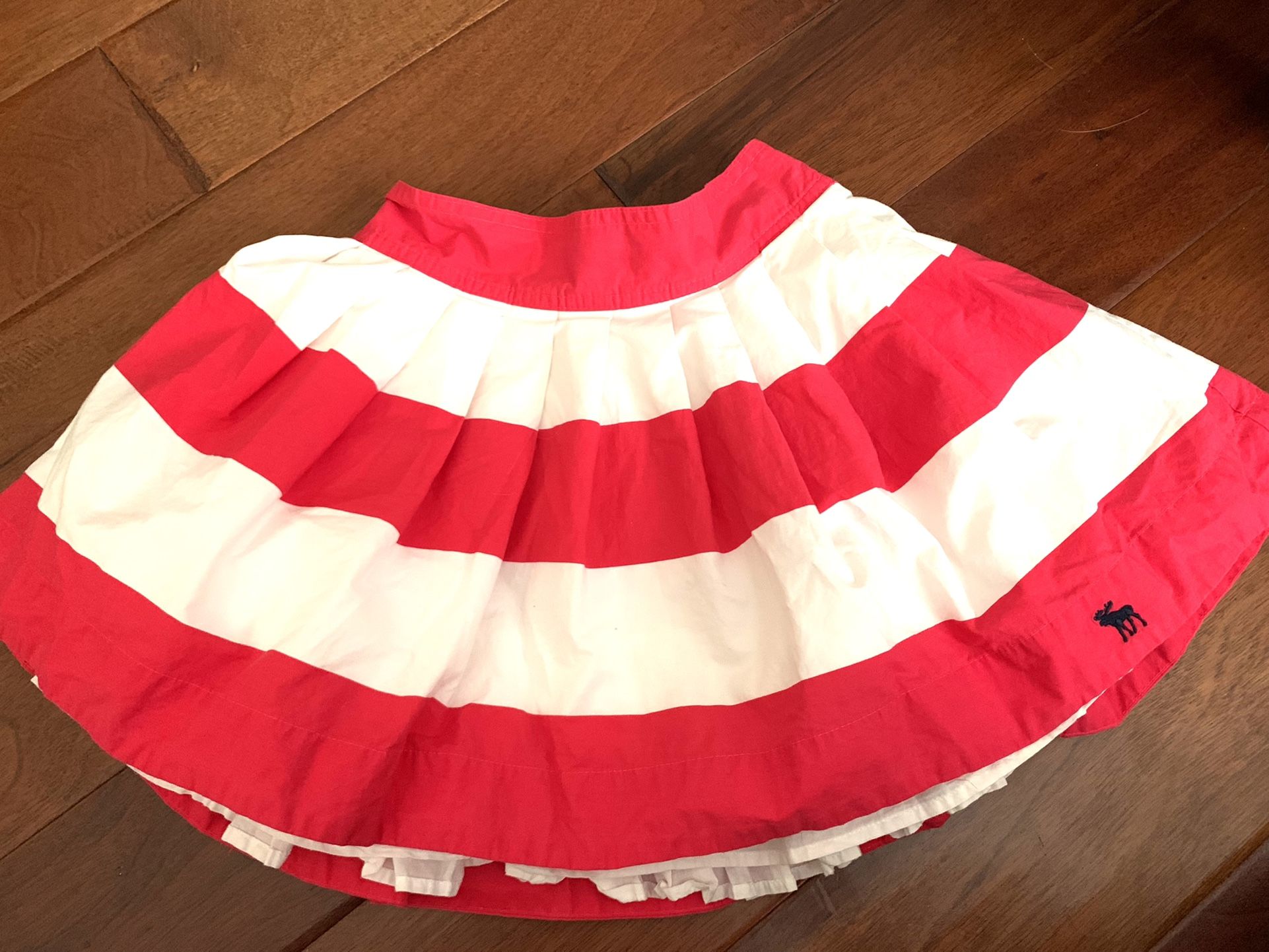 New With Tags Red And White Abercrombie Skirt Size S
