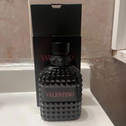 Valentino Perfume (Comes With Receipt) Really Cheap 3.4oz