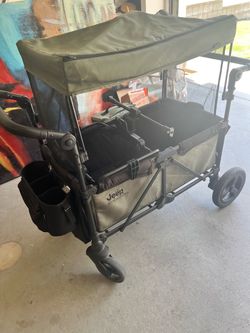 Jeep Deluxe Wrangler Stroller Wagon by Delta Children