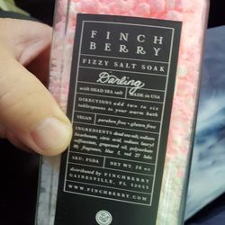 Finch Berry Fizzy Bath Soak
