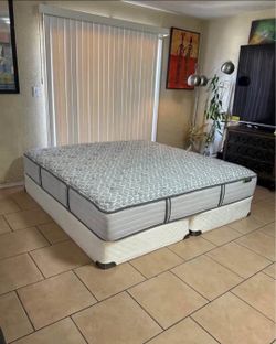 VERY NICE KING SIZE REVIVE MATTRESS AND BOXSPRINGS FROM LIVING SPACES FOR SALE! FREE DELIVERY