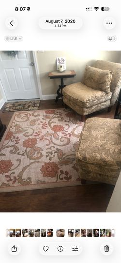 Accent chairs