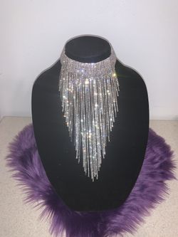 Silver rhinestone chunky necklace! This necklace is a true statement piece! Get yours today!