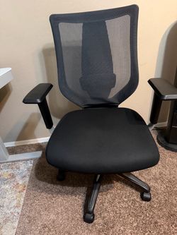 Black Mesh Back Office Chair with Armrests