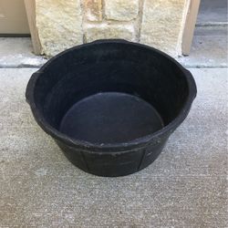 15 Gallon Rubber Livestock Feed Pan Tub