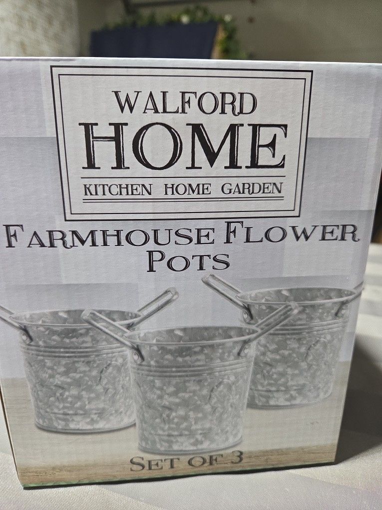 NIB FARMHOUSE PLANTERS SET OF 3