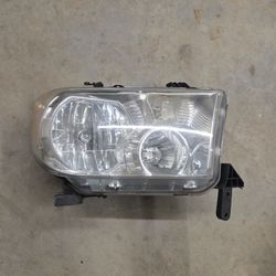 2007 to 2013 Toyota Tundra Passenger Headlight