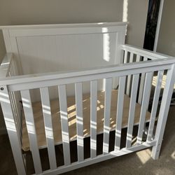 Baby Crib/Toddler Bed