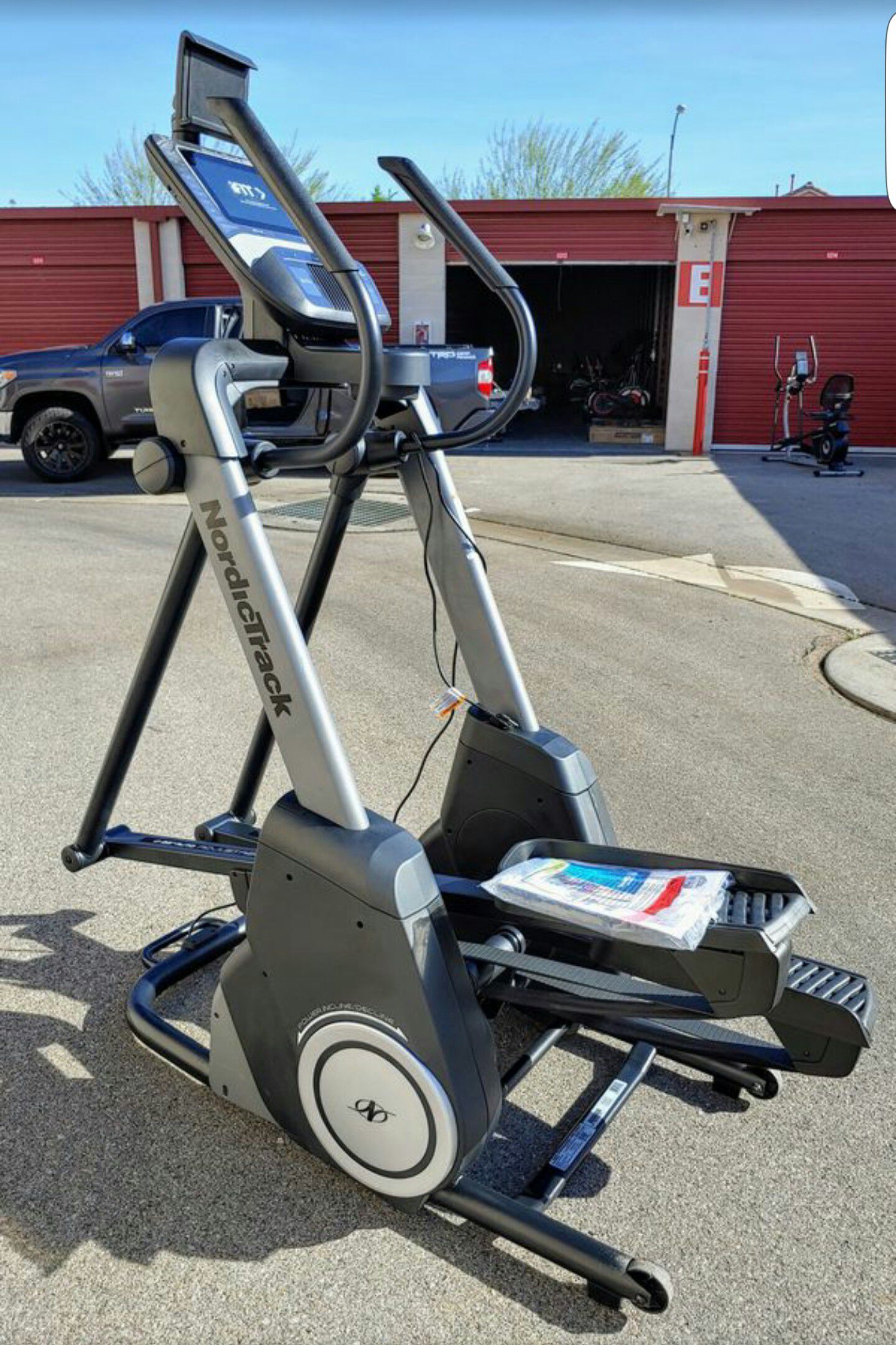 LIQUIDATION 💥 (RETAIL: $4,000 🚫) NordicTrack Elliptical FS9 Smart 🚫 RETAIL $4000 ✅ WARRANTY. 💸 $200 DISCOUNT 🌟 if you pick it up Yourself