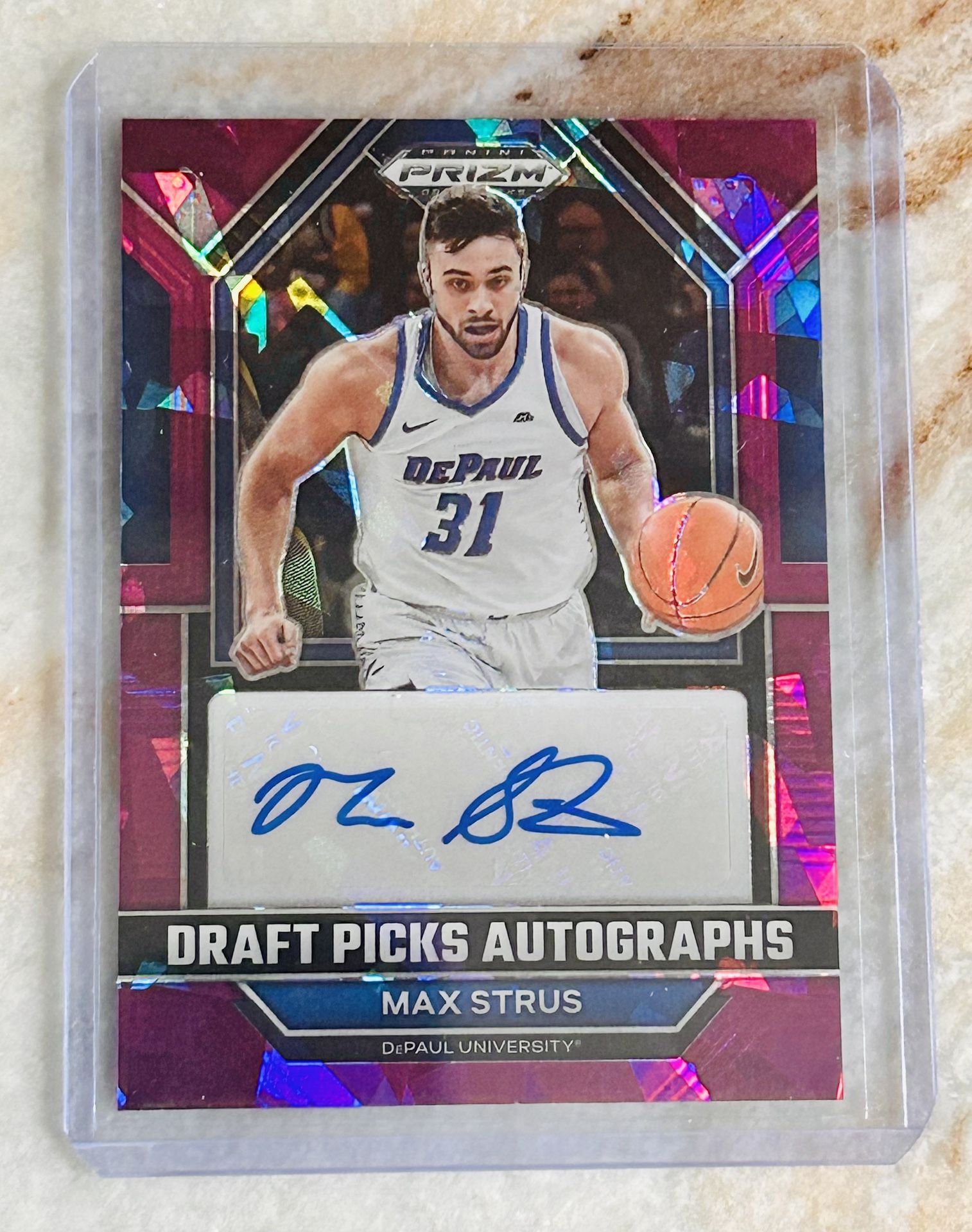 NBA Panini Prizm Cleveland Cavaliers Max Strus Purple Cracked Ice Auto 2/99 Card