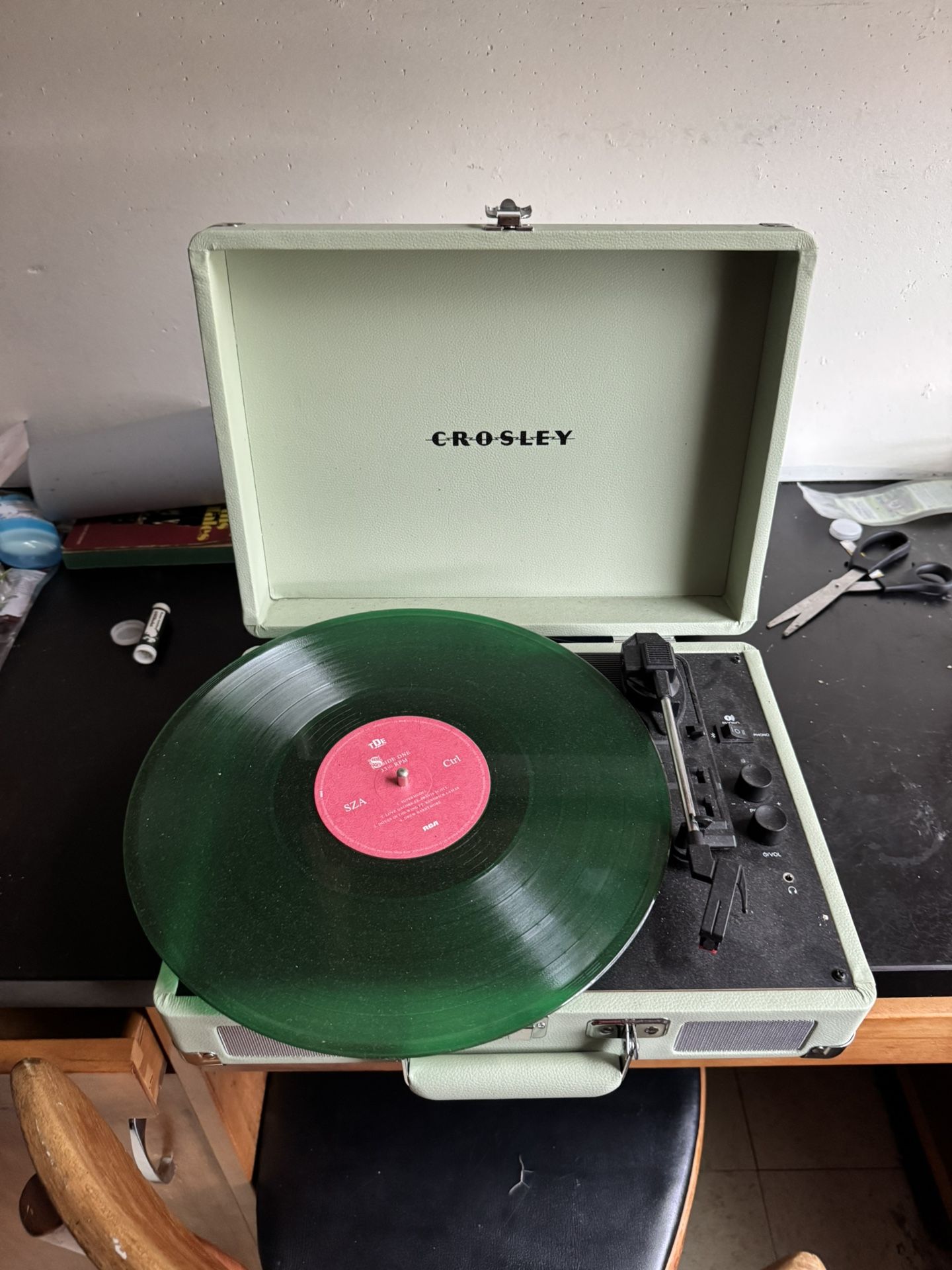 Crosley-Used-Mint Green bluetooth Vinyl Record player