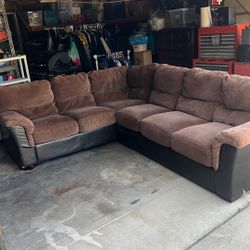 2 Piece Couch Sectional. No Tears