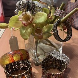 8 Bracelets Plus Flower Vase 