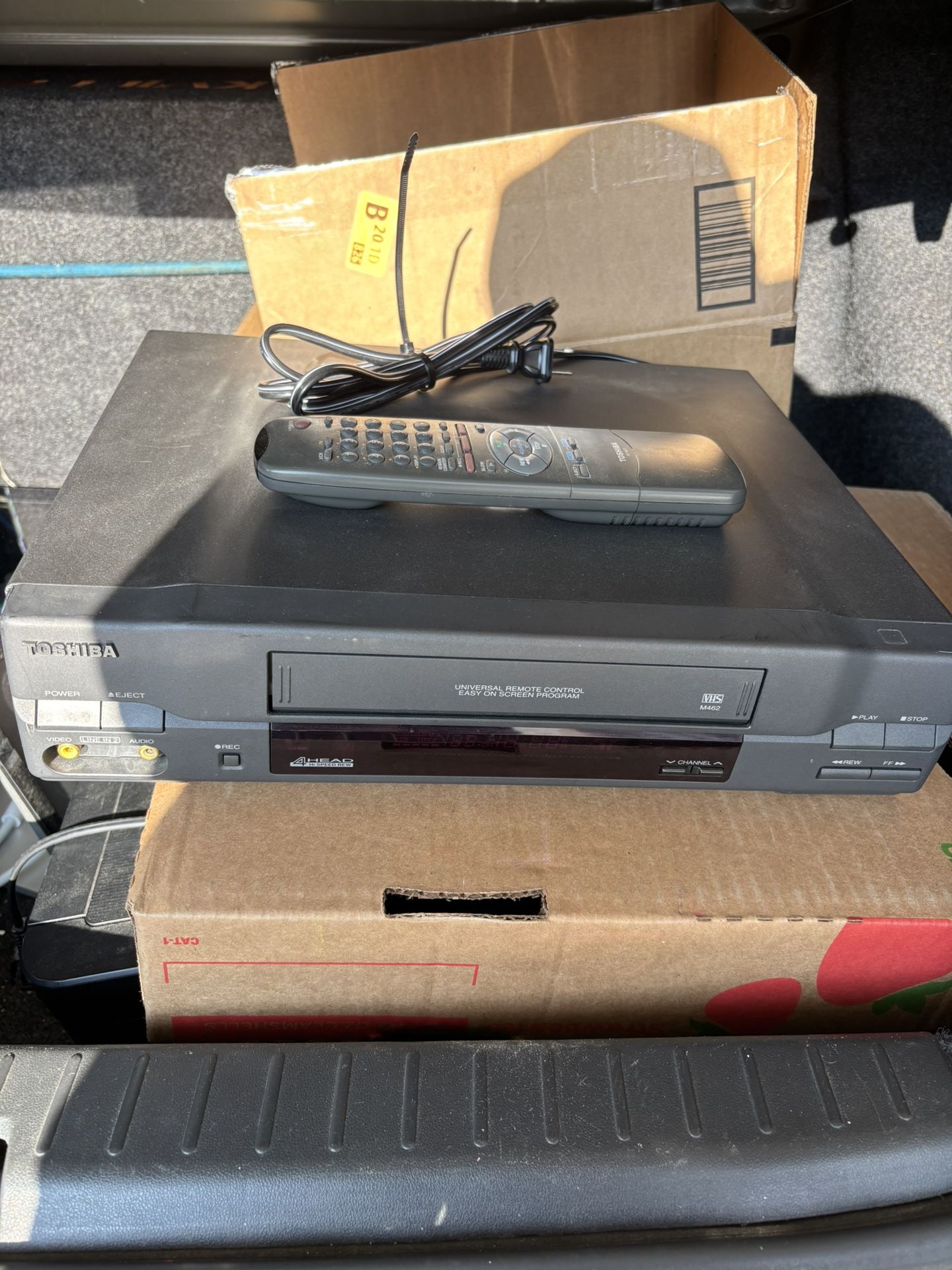 Toshiba M-462 VHS Player with Remote