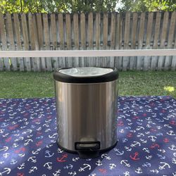 Small Trash Can 