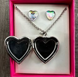New Little Girls Heart Locket & Earring Gift Set