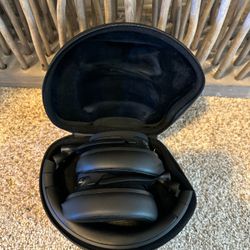 Heavy’s HIH over Hear Headphones 2BAOA-H1H