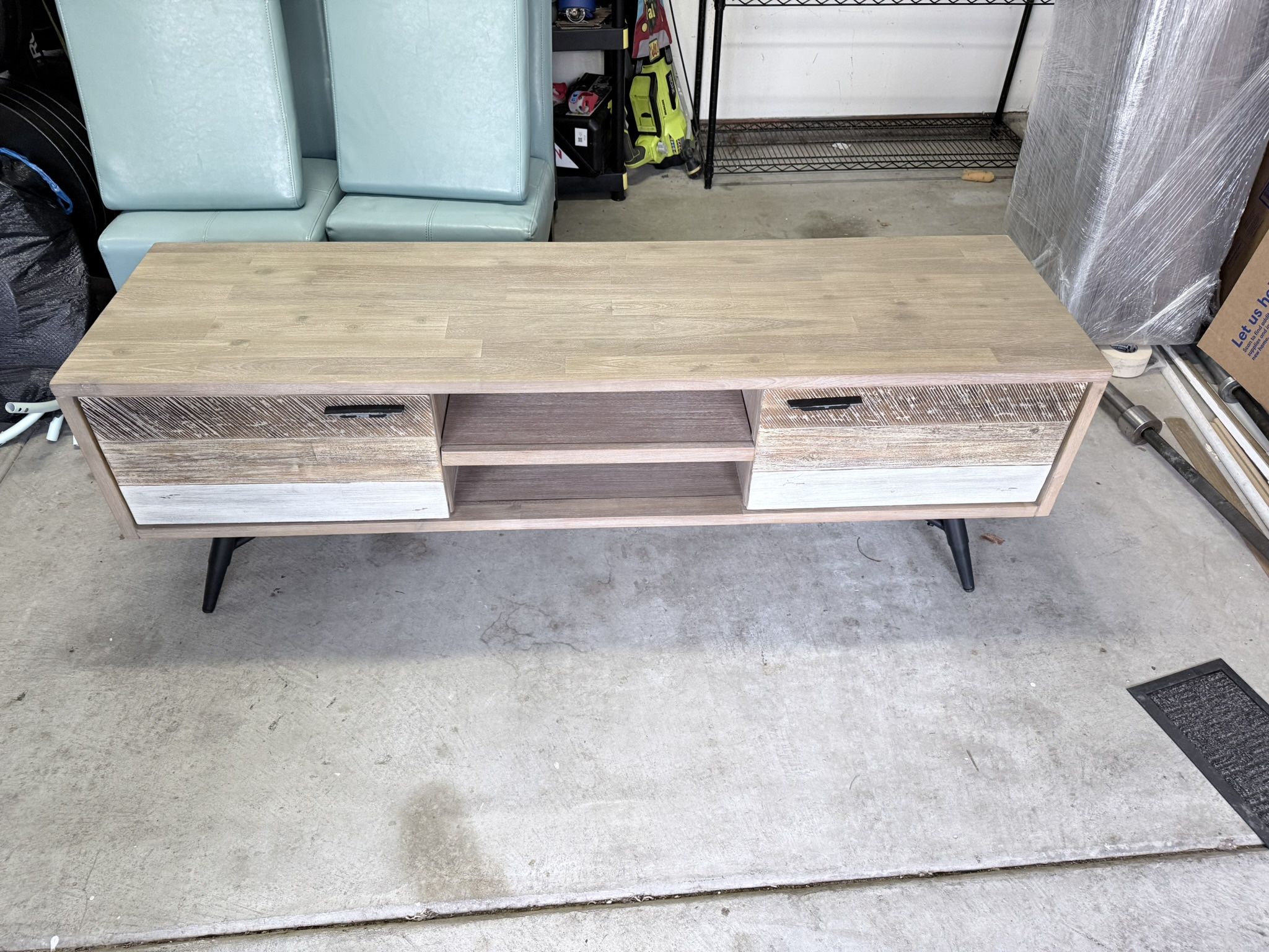 Tv Stand / Entertainment Center