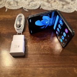 Samsung Z Flip 4 5G UNLOCKED Great Condition