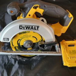 DE WALT HAND SAW with BATTERY 
