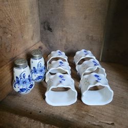 Delfts Blue Salt and Pepper Shakers W/Napkin Rings 