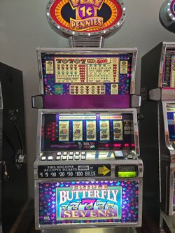 Slot machine triple butterfly sevens, I g t