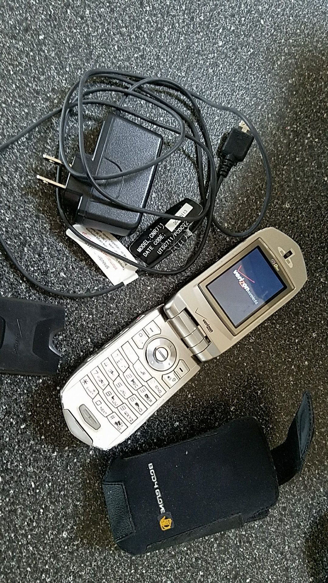 Casio G'zOne Boulder flip phone. No camera.