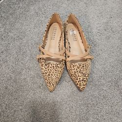 Size 9 Leopard Print Flats By Journey collection 