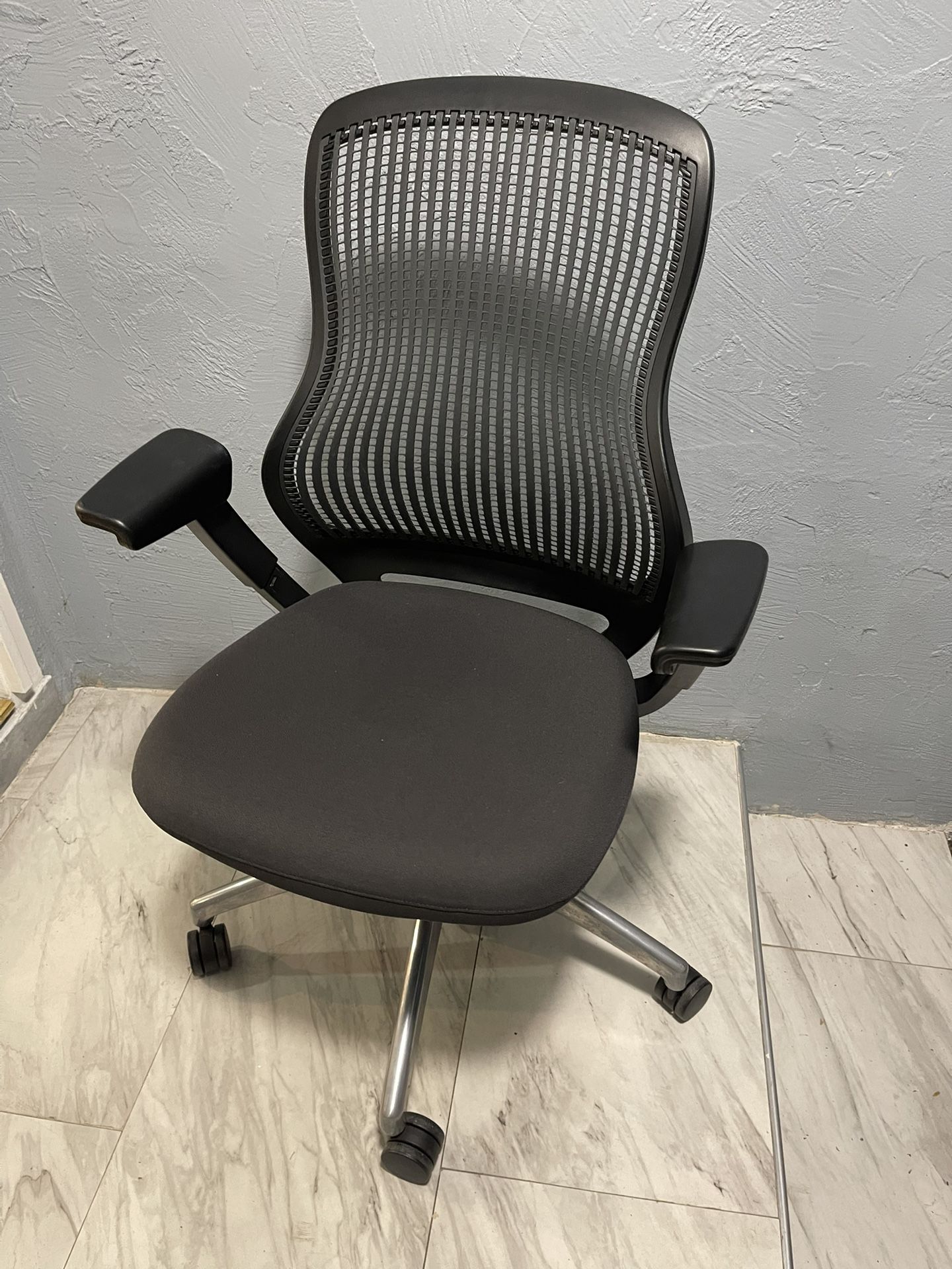 Knoll Regeneration Office chair