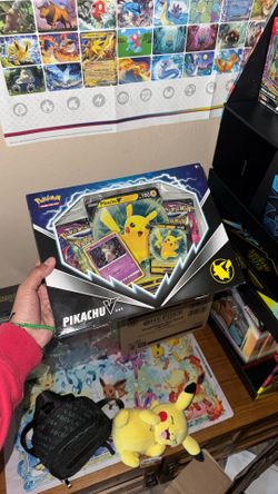 Pikachu V Box Fusion Strike Brilliant Stars 4 Pack Box Pokemon Cards