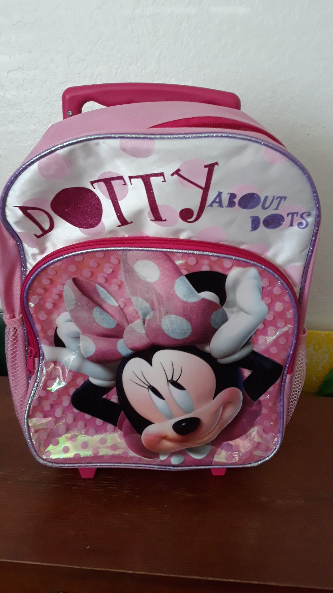 Minnie mouse backpack with wheel