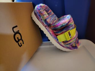 UGG BRAND NEW  $50