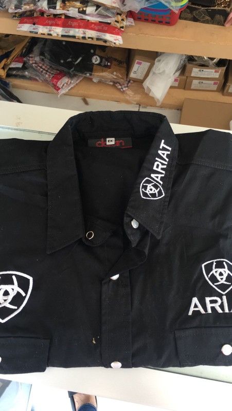 Hermosa Camisa Vaquera Ariat de Moda