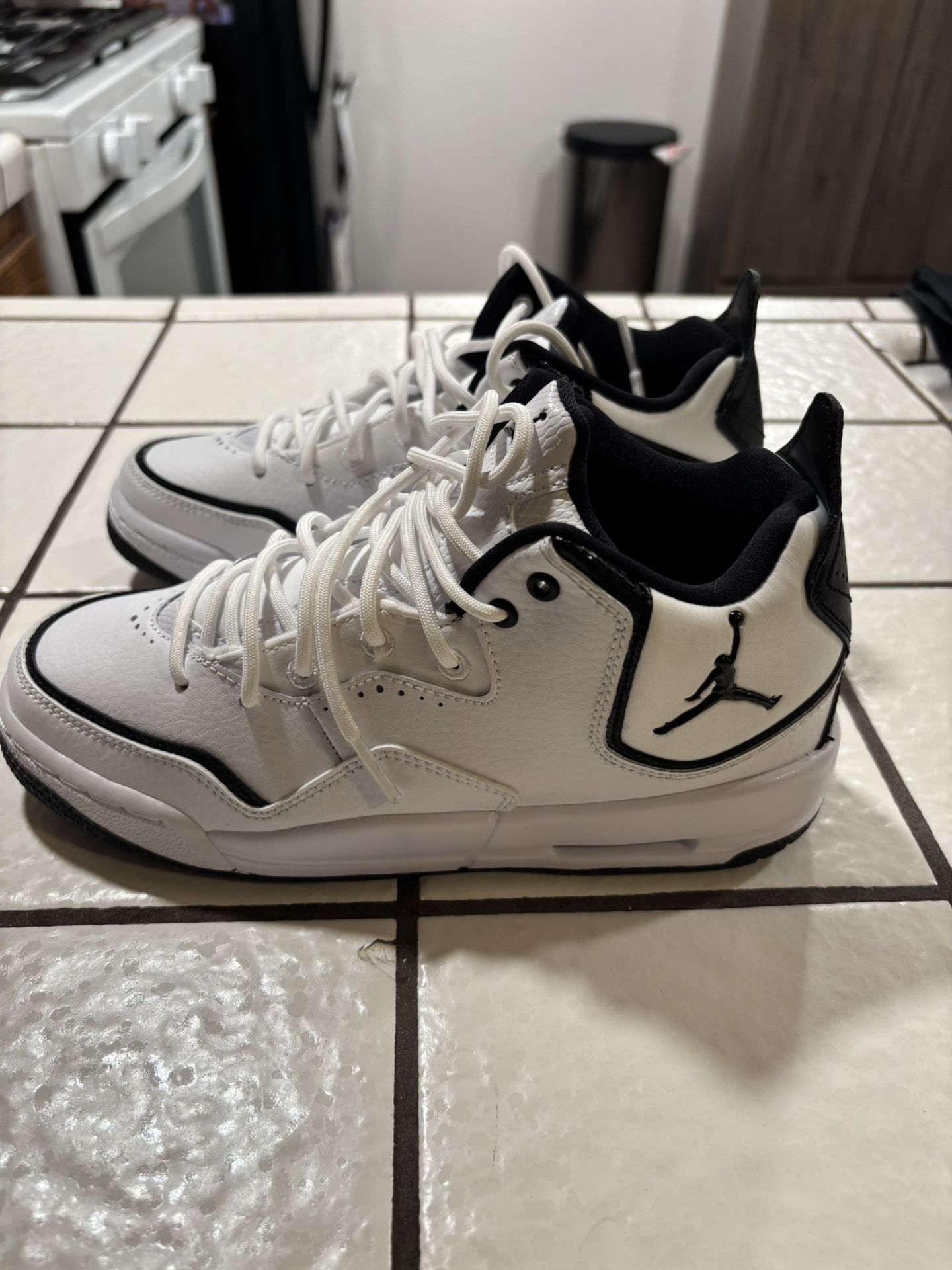 Jordan courtside 23 White Black 5Y