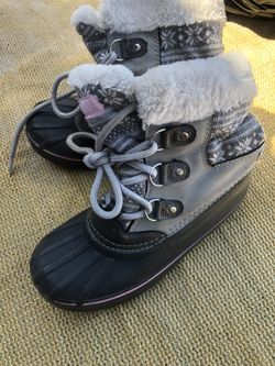 Winter snow shoes size 4