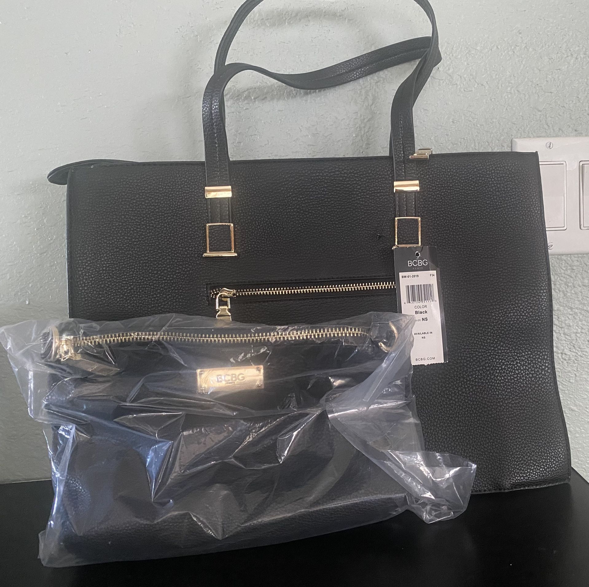 Bcbg Paris Leather  2 Pc Purse