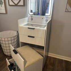 Modern Makeup Vanity w/ Lighted Mirror & Storage