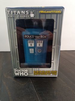 4.5" BBC Doctor Who Glow In The Dark TARDIS Limited Edition