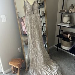 Wedding Dress (Never Worn-Size 0)