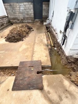 Free fill dirt. 1-1/2 yard. 95% clean. No weeds.